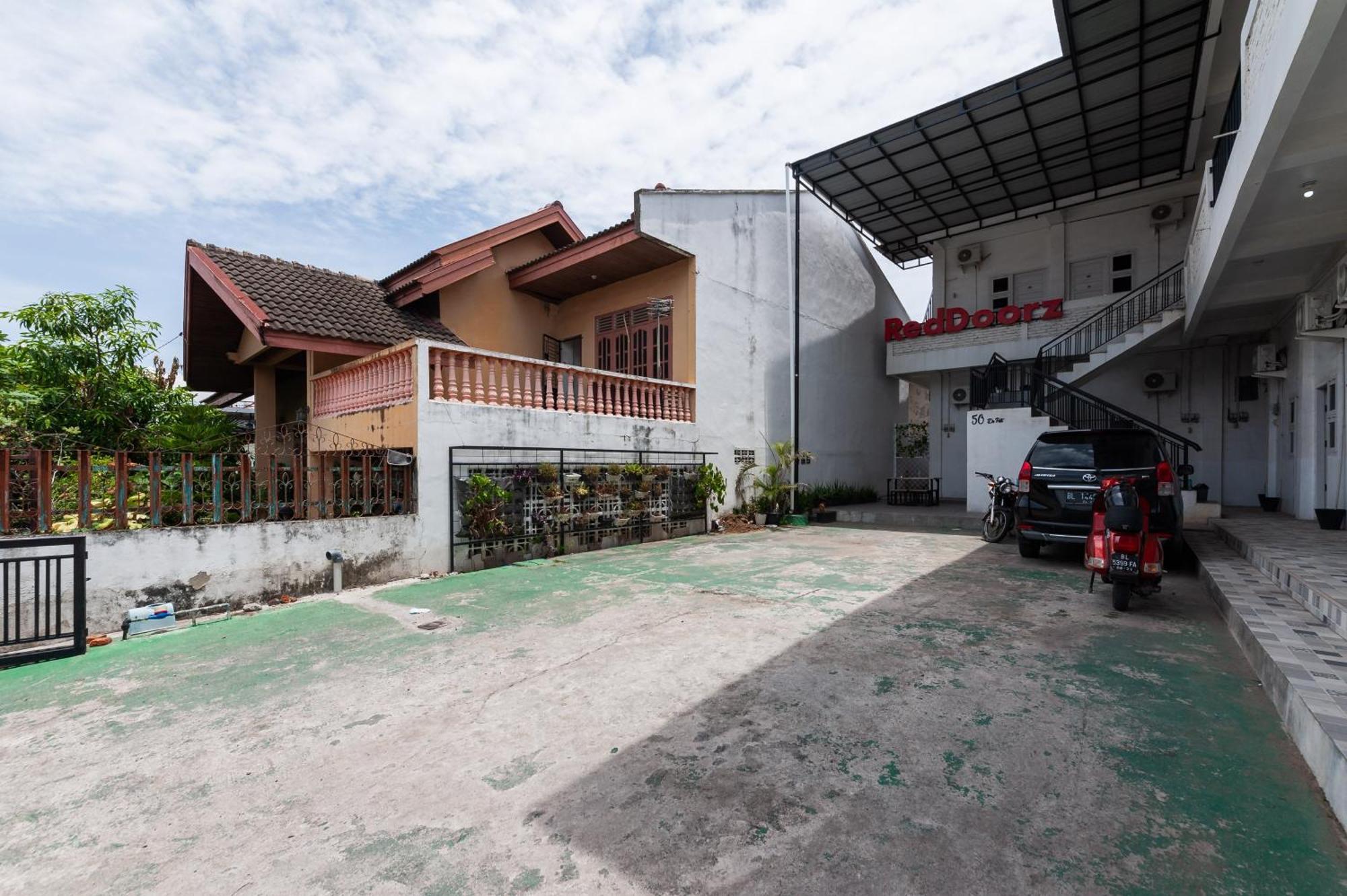 Hotel Reddoorz Syariah Near Rsud Zainoel Abidin Banda Aceh Esterno foto
